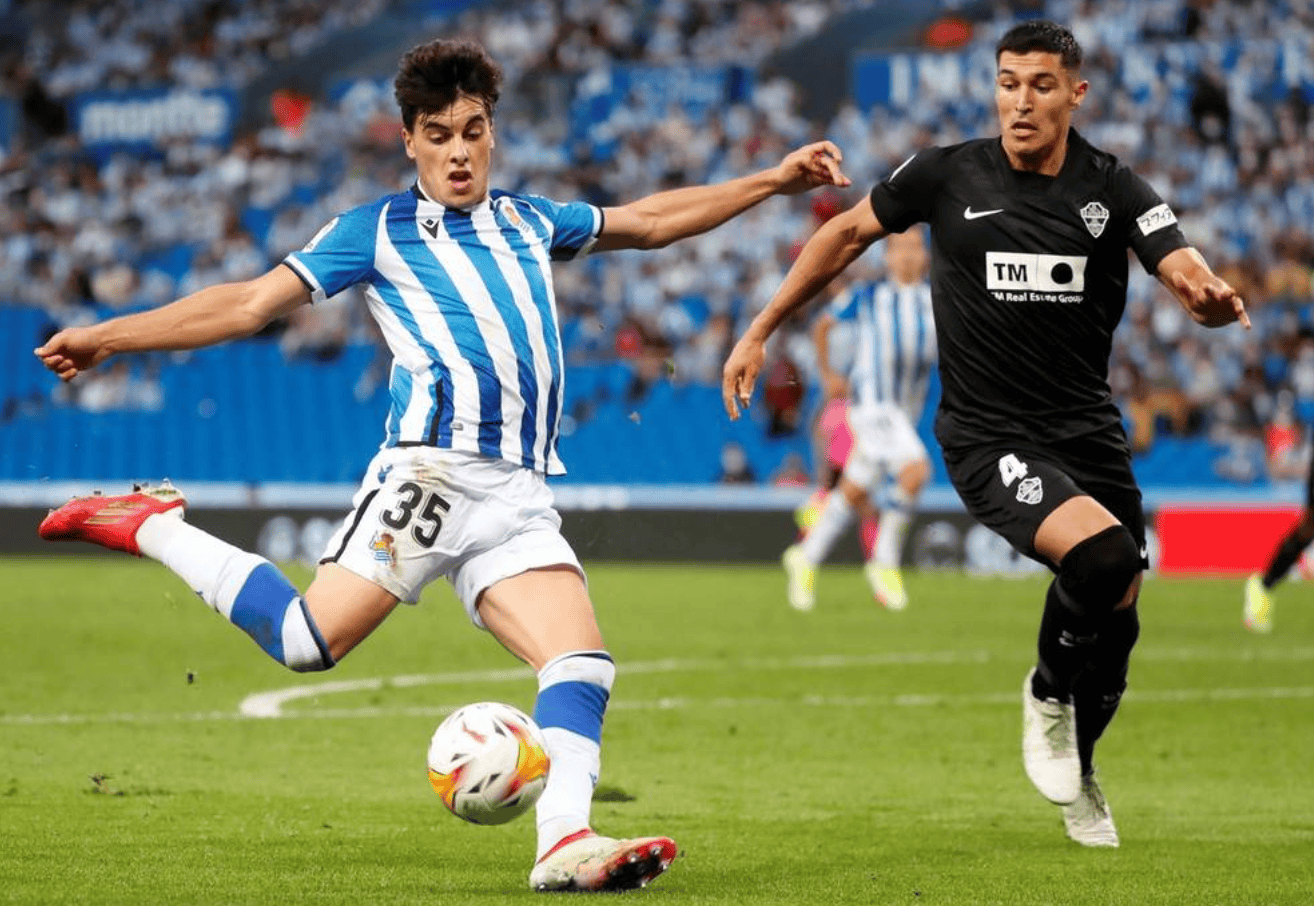 包含集结日马德里竞技备战意大利杯皇家社会内部沟通备战中超之后，转会期那不勒斯调整名单以备欧超杯的词条PG